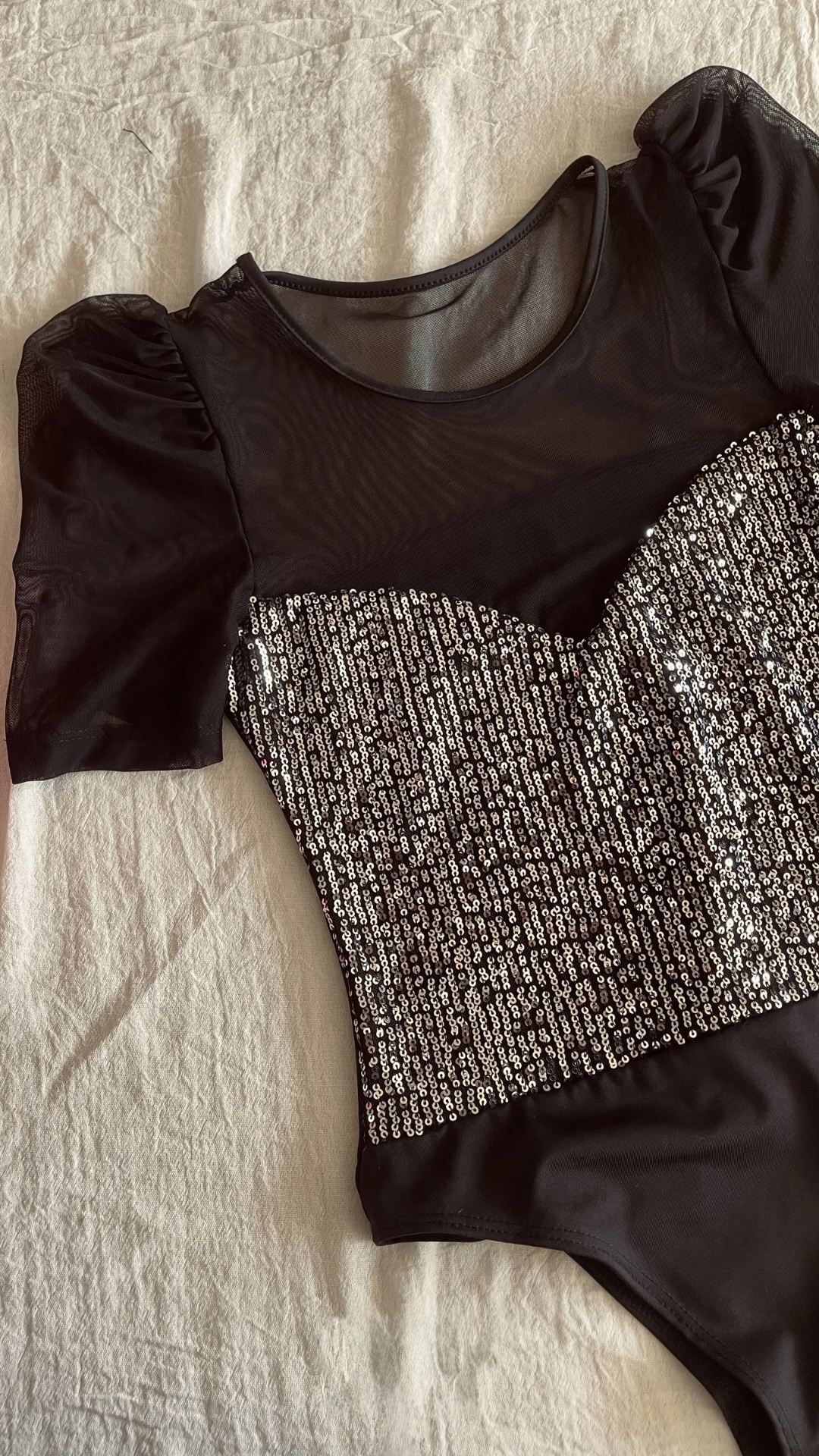 60708A6B-5200-4BE7-8FD4-73D10F9F9684 BODY 001 - Imagen 1